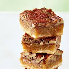 Recette De Carres De Tarte Aux Pacanes Coupdepouce Com Dessert Recipes Food Desserts