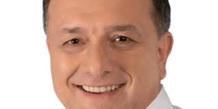 César Alzate, candidato en Caldas resultó herido tras ser atacado con un  ladrillo