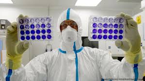 Covid Vaccines Likely Effective Against New Variants Say Health Experts World Breaking News And Perspectives From Around The Globe Dw 14 01 2021