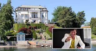Do you think he likes dogs or cats? Boligmagasinet Slottet Er Verdt 80 Millioner