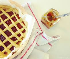 La pasta frolla vegan è senza uova e senza burro, ed è perfetta sia per preparare i biscotti che per fare una crostata. Crostata Allo Yogurt Senza Burro E Uova