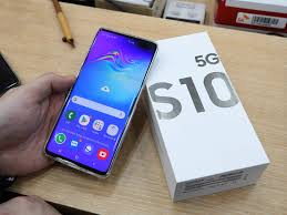 Flat lay photo of the galaxy s10 plus box with galaxy s10 plus and included clear cover. Samsung On Friday Released The Galaxy S10 5g World S First 5g Smartphone Technology Gulf News