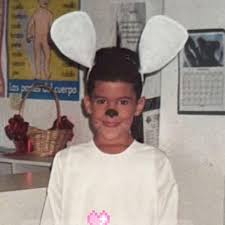 Benito niño vía historias de instagram - de aqui nace su nombre BAD BUNNY 🐰