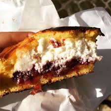 Sample The Best Of Roman Cuisine With 16 Of The City S Tastiest Foods From Fried Appetizers And Favorites Such As Carbonara To Veg Roman Food Food Street Food