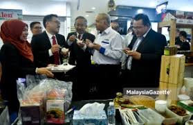 Mydin sell local and overseas products at affordable prices, and cater to a large segment of the malaysian population. Pengarah Urusan Mydin Mohamed Holdings Berhad Datuk Wira Dr Ameer Ali Mydin Archives Malaysiagazette