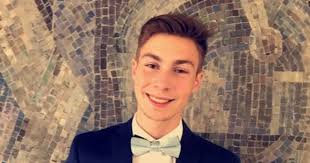 Elevul care a intrat la Liceul de Arte după ce a luat nota 10 de la toţi  cei 12 membri ai comisiei