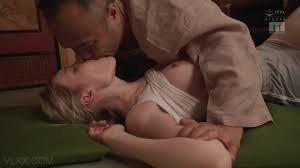 Cảm động bố chồng hết lòng chỉ dạy con dâu ngoại quốc văn hoá  Nhật - VLXX