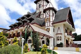 After the death of franco (1975) and the restoration of the monarchy, the marquis of leguineche returns to his palace in madrid. Castelo Nacional Inn Brasilien Bei Hrs Gunstig Buchen