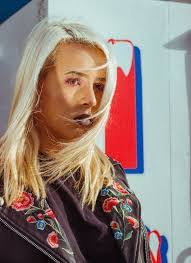 Isabella Mackenzie's Instagram, Twitter & Facebook