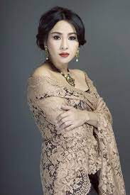Diva thanh lam vừa bất ngờ chia sẻ hình ảnh buổi lễ dạm ngõ giữa cô và bạn trai bác sĩ. Hinh áº£nh Thanh Lam Va Máº¹ Diva Nháº¡c Viá»‡t Sáº¯c Ä'áº¹p VÆ°á»£t Thá»i Gian