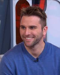 Meet the incredible hospital worker who reads to pediatric patients