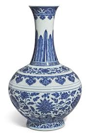 A Fine Blue And White Ming Style Bottle Vase Qianlong Seal Mark And Period 1736 1795 Alain R Truong En 2020 Vase Porcelaine Bleue Ceramique