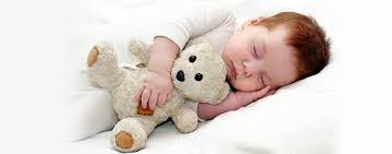 Biasanya bayi membutuhkan waktu istirahat untuk terlelap sekitar 14 jam dalam sehari di mana waktu tidur malam hari lebih lama dibandingkan waktu tidur siang hari. Tahap Mengatur Jam Tidur Si Kecil Nutriclub