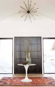 This modern mountain home is the perfect example of how much warmth, character and interest a little 'rustic' can add to a more contemporary decor. Furniture Entryway Modern Mountain Home Studio Mcgee Decor Object Your Daily Dose Of Best Home Decorating Ideas Interior Design Inspiration