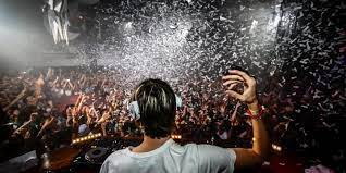 Safe on clear blue waters below sunny skies, you too can find, as so many other have before you, your own small corner of paradise as you sail between verdant shores. Clubs Nightlife Split