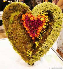Flowers are one of god's most beautiful creation and the things and feelings that can be expressed with some beautiful flowers cannot be done even with the most expensive gifts. Flower Arrangements For Valentines Day Blooming Hearts And Romantic Gifts