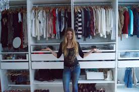 Mein Kleiderschrank Aufteilung Sortierung Und Infos Begehbarer Kleiderschrank Planen Kleiderschrank Begehbarer Kleiderschrank