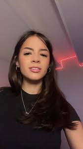 Moira Lyons's Instagram, Twitter & Facebook