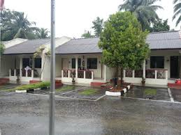 Chalet ini terletak dipantai kuala linggi dan mempunyai laman yang sangat luas, sesuai untuk pelbagai aktiviti. Chalet Pengkalan Balak Melaka Area Ismah Beach Resort