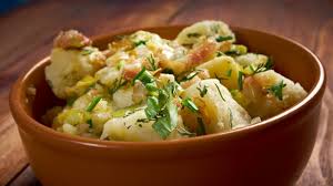Gli ingredienti da abbinare sono di ogni tipo e per ogni gusto: Insalata Di Patate E Gamberetti Rosa Con Pesto Di Rucola