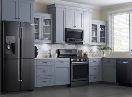 White cabinets always work well with black appliances. Image Result For What Color Tile Goes Best With Grey Cabinets Farmhouse Chic Kitchen Decor Chic Kitchen Decor Kitchen Design