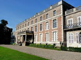 Le Chateau De Querrieu Dans La Somme Chateau Le Manoir Chateau France