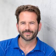 Chris Hendricks 📺🐖 (@_screenhog)