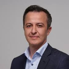 Ich habe einen neuen Job und arbeite jetzt als Wissenschaftlicher…