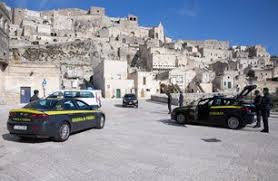 Il bimbo sarebbe il figlio di una coppia tedesca che da qualche tempo è andata ad abitare nelle secondo quanto spiegato da una donna del costo, la famiglia del bimbo scomparso non fa parte. Matera Trovato Morto Diego Il Bimbo Di 3 Anni Scomparso Ieri A Metaponto Di Bernalda E Annegato In Un Metro D Acqua