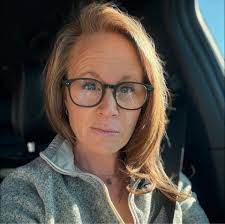 Who makes handmade winter mittens out of old hockey socks in Etobicoke,  Ontario, Canada?