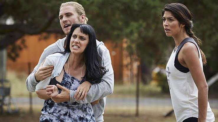 Jessica Falkholt: Home and Away actress has life support turned off - BBC  News