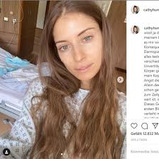 Singer and actress jennifer lopez (50, hustlers) has one, fashion blogger caro daur (25) also and entrepreneur cathy hummels (32) anyway. Cathy Hummels Meldet Sich Aus Einer Munchner Klinik Stern De