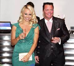 Der nachtclubbesitzer marcus prinz von anhalt, damals noch marcus eberhardt, hatte sich 2006 für eine stattliche summe von frederic adoptieren lassen. Facebook