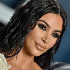 An diesem wochenende zeigte sich die ehefrau von kanye west (42) jedoch ungeschminkt mit ihrem jüngsten spross psalm. Kim Kardashain Sie Liess Ihre Weihnachtskarte Bearbeiten Gala De