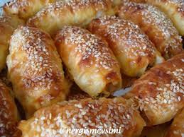 Patatesli Borek Tarifi Yogurt Soslu Borek Nasil Yapilir Hazir Yufka Borekleri Kalabalik Misafir Gruplarina Hazirlanabil Gida Yemek Sosisli Sandvic
