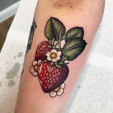 The diamond acts as a frame around the sunflower, and it looks as if the sunflower is coming out of the diamond. Wild Strawberry Strawberry Flower Tattoo Novocom Top