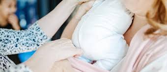 Diese haltung unterstützt die gesunde entwicklung der wirbelsäule und der hüften ihres kindes. Anhock Spreizhaltung Im Babytragetuch Und Ring Sling