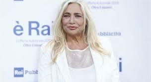 E mara venier interrompe l'intervista sembra essere il primo su io donna. Mara Venier Another Fall And New Leg Injury I Must Be Blessed Here S What Happened World Today News