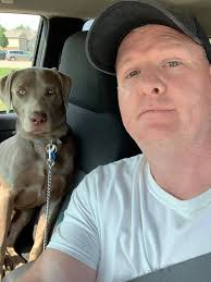 Tomato-eating machine with gripping feet