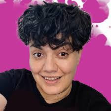 Helen Arney's Instagram, Twitter & Facebook