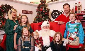 The mom and former beverly hills, 90210 star frequently posts on social media about her family. Tori Spelling In Christmas Spirit As She Joins Dean Mcdermott And Kids In Family Photo With Santa Daily Mail Online