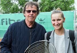 I only saw markéta vondroušová pronounced: Marketa Vondrousova A Jiri Hrebec Aktualne Cz