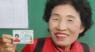 chi la dura la vince? Questa donna è stata bocciata oltre 960 volte, alla  fine dopo avere speso un papocchio di soldi, patente conseguita. Auguri !