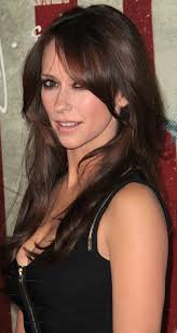 Jennifer Love Hewitt Hairstyles In 2020 Piekne Kobiety Kobieta