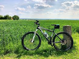 Kleine Runde Uber Die Hohe Strasse Schon War S Fahrradtour Bike Radtour Hohestrasse Frankfurt Bulls Bullsbikes Beatyesterday Bull Bike Bicycle