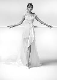 Molto più semplice la versione proposta da allure, che riduce le lunghezze e utilizza le pietre solo per evidenziare la scollatura. Abiti Da Sposa Semplici I Modelli Per Chi Punta Su Sobrieta Ed Eleganza