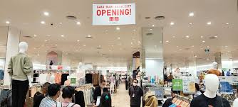 The first uniqlo store in malaysia opened its doors in november 2010. Uniqlo Resmi Hadir Di Gaia Bumi Raya City Kubu Raya Ini Product Unggulannya Kalbar News