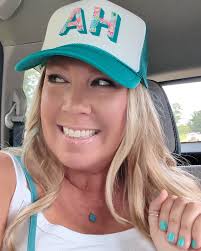 Can you tell I have a favorite color? 😜 A much needed night out with my  sister & @dierksbentley 😁 Best drink ever