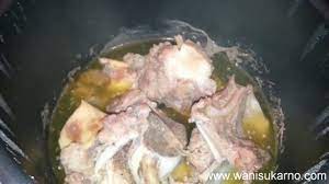 Bila daging telah empuk dan air telah hampir kering, tuang minyak yang agak banyak untuk menggoreng daging sekejap sahaja. Cara Rebus Sup Tulang Noxxa Youtube