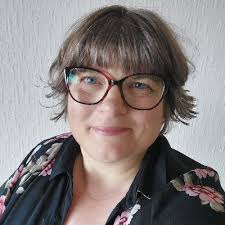 Caroline Holliday (@CarolineHollid9)